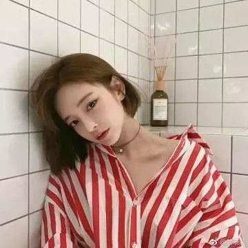 衣衫褴褛的罗尼