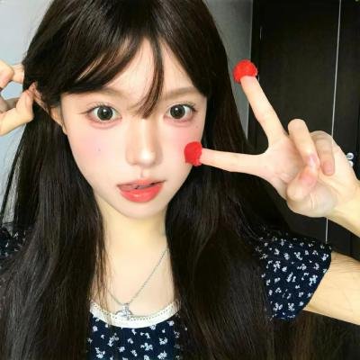 挥著翅膀的女孩
